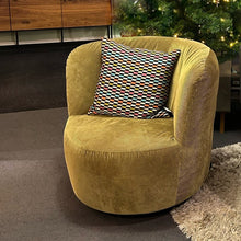 Laden Sie das Bild in den Galerie-Viewer, Erleben Sie den Dreh- und Schaukelsessel Donna von Bullfrog Design – modern, komfortabel und vielseitig. Jetzt den perfekten Sessel für Ihr Zuhause entdecken Bullfrog Design Sessel Drehsessel Schaukelsessel Donna kleiner Beistellsessel Möbel Zeppenfeld Olpe Designmöbel Sauerland

