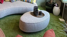 Laden Sie das Bild in den Galerie-Viewer, Bullfrog Design Outdoor Lounge Lagoon mit Hocker und Sonnenschirm
