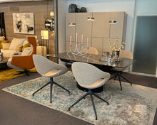 Laden Sie das Bild in den Galerie-Viewer, Gepolsterter Tonon Moon Stuhl mit ergonomischer Sitzschale und hochwertigem Stoffbezug, modernes Design mit wählbarem Gestell für Esszimmer oder Lounge
