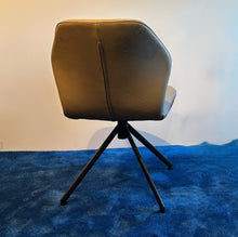 Laden Sie das Bild in den Galerie-Viewer, Drehstuhl Ronald Schmitt Ella, Leder Mocca, Einzelstück
