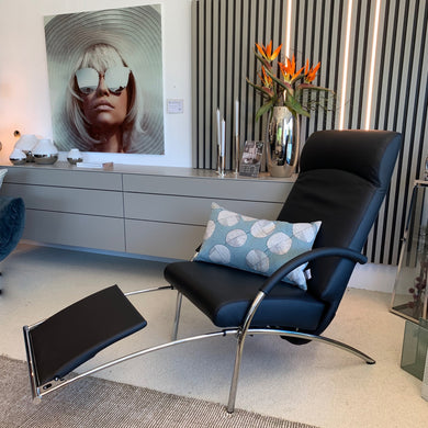 IP DESIGN Relaxsessel Curve in stilvoll eingerichtetem Wohnzimmer – modernes Sitzmöbel für entspanntes Wohnen