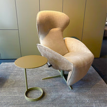 Laden Sie das Bild in den Galerie-Viewer, Jori Relaxsessel Daydreamer JR-7450 ltd. Edition  Arctic: Arctic: Rücken Nubuk Cream, Sitzfläche Mumble 02 Gesso, Gestell Pulverbeschichtet bronze
