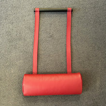 Laden Sie das Bild in den Galerie-Viewer, JORI Nackenkissen 36 cm – elliptisch breit in Cavila Black oder Celia Cherry
