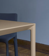 Laden Sie das Bild in den Galerie-Viewer, Detail Esstisch Maki Farbton Ottawa beaver Fenix
