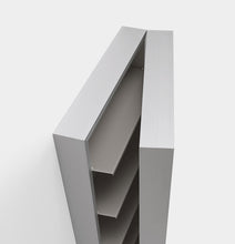 Laden Sie das Bild in den Galerie-Viewer, Kristalia Coat Box Coatbox Garderobenständer Wandgarderobe Dielenschrank Stauraumschrank Designmöbel Sauerland Möbel Zeppenfeld Olpe  (2)
