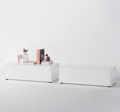 Design-Lowboard Piure Nex Pur Box 2044100 – minimalistisches TV-Möbel mit griff­loser Frontklappe