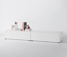 Laden Sie das Bild in den Galerie-Viewer, Piure Nex Pur Box Lowboard 2044100 – matt lackiertes Lowboard mit 1 Klappe, 120 cm breit Kombination aus zwei Elementen mit Gleitern
