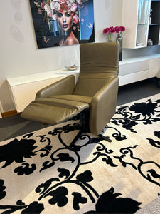 Relaxsessel Violetta Ausstellugnssstück SchnäppchenSitzkomfort Aneta kleiner Sessel platzspaarend Designmöbel Sauerland Möbel Zeppenfeld Olpe