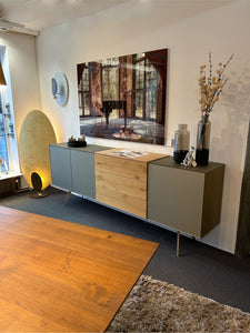 Sideboard Scholtissek Talio knorrige Eiche massiv natur geölt, Glas matt Platin 240x90x42cm