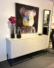 Laden Sie das Bild in den Galerie-Viewer, Sideboard Max Lack french grey matt, BHT 162 x 83 x 44,4 cm, 2 Türen, Ausstellungsstück 

