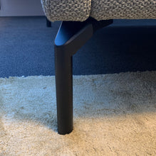 Laden Sie das Bild in den Galerie-Viewer, Violetta Sitzkomfort Sofa Terni Aktion Sonderpreis Möbel Zeppenfeld Olpe Designmöbel Sauerland kubisches Sofa ähnlich Cor Conseta
