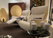 Laden Sie das Bild in den Galerie-Viewer, Scholtissek LUNA – Geschirrschrank astiger Nussbaum | vergoldeter Kreis | 150×180×42 cm
