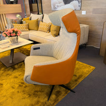 Laden Sie das Bild in den Galerie-Viewer, Relaxsessel AERA Signa 1005 mit elektrischer Kopfteilverstellung und Topswing-Funktion
