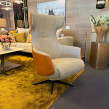 Laden Sie das Bild in den Galerie-Viewer, Motorischer AERA Relaxsessel Signa NV-1005 mit hoher Rückenlehne und Kreuzfuß 32 in Mattschwarz
