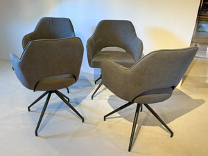 Stuhlgruppe aus 4 Akante Chicago Stühlen in grauem Stoff, modernes Design mit Drehfunktion.
