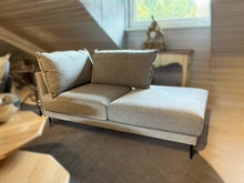 Laden Sie das Bild in den Galerie-Viewer, Alva Longchair Recamiere Variante – flexibles Sofa im Abverkauf Möbel Zeppenfeld
