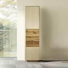 Laden Sie das Bild in den Galerie-Viewer, Frontdetail SY770 – oben/unten MDF lackiert, mittig Holz mit Zopfbürstung
