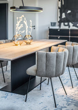 Laden Sie das Bild in den Galerie-Viewer, Zentralfuß aus pulverbeschichtetem Stahl am Asco T-Table – Detailansicht Schweizer Kante
