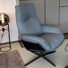 Laden Sie das Bild in den Galerie-Viewer, BW Daron Drehfuß in Schwarz matt – moderner, schlanker Look
