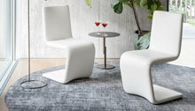 Laden Sie das Bild in den Galerie-Viewer, Bonaldo Venere – 2er Stuhlgruppe in Leder Capri Weiß Stellvorschlag
