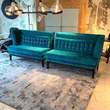 Laden Sie das Bild in den Galerie-Viewer, Bielefelder Werkstätten Polo Dining – 2-teiliges Diningsofa in Velours Luciano Blau, Ambiente, 264×98×70 cm
