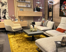 Laden Sie das Bild in den Galerie-Viewer, Designszene mit BW Sessel Grace, Sofa Heaven und Anrei Wohnwand Puro Wave – stilvolle Möbelkombination bei Möbel Zeppenfeld
