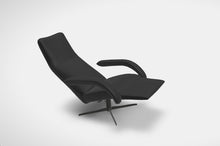 Laden Sie das Bild in den Galerie-Viewer, JORI JR-3390 Yoga Multimove Medi in Nappaleder Cavila Black, verstellbare Rücken- &amp; Fußstütze, 4-Stern-Fuß schwarz, 360° drehbar rendering in liegeposition

