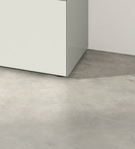 Detailaufnahme eines runden Fußes vom Kettnaker Highboard Case, modernes Möbeldesign
