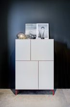 Laden Sie das Bild in den Galerie-Viewer, Modernes Highboard Case von Kettnaker im Wohnzimmer, individuelles Designmöbel mit 4 Türen
