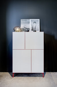 Modernes Highboard Case von Kettnaker im Wohnzimmer, individuelles Designmöbel mit 4 Türen