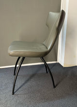 Laden Sie das Bild in den Galerie-Viewer, Leolux Callas Fino seitliche Ansicht – Leder Wapiti 400 Toerako, Epoxy Granite matt
