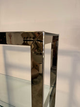 Laden Sie das Bild in den Galerie-Viewer, Detail Ecke – hochglänzend vernickelter Rahmen am Orsenigo 3143/F.19
