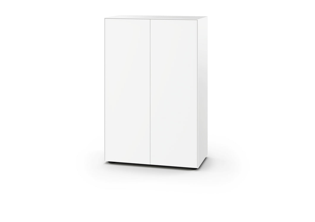 Hochformatiges Sideboard von Piure in Weiß als eleganter Stauraum im Eingangsbereich 2041200