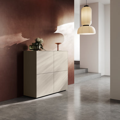 Piure Nex Pur Box 2041200 in Silk – modernes Highboard im Flur mit warmer Wandfarbe