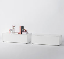 Laden Sie das Bild in den Galerie-Viewer, Design-Lowboard Piure Nex Pur Box 2044100 – minimalistisches TV-Möbel mit griff­loser Frontklappe
