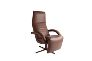 Jori Yoga JR-7360 Relaxsessel in Leder Celia Burgundy (Bordeauxrot), Ausführung Monomove mit festem Kopfteil und gewelltem 4-Stern-Fuß in Schwarz – Modellgröße Medi  Sitzend