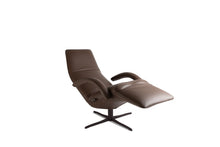 Laden Sie das Bild in den Galerie-Viewer, Jori Yoga JR-7360 Sessel in Celia Truffo (dunkelbraunes Leder), Monomove-Version mit festem Kopfteil, ergonomischer Liegeposition und schwarzem 4-Stern-Fuß – Aktionsmodell Timeless Icons liegend

