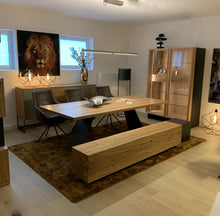 Laden Sie das Bild in den Galerie-Viewer, Riva 1920 Ombra Bank aus massiver Eiche 240×42×44 im Esszimmer
