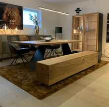Laden Sie das Bild in den Galerie-Viewer, Ombra Bank von Riva 1920, Seitenansicht am Esstisch
