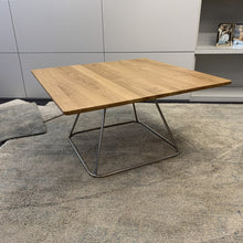 Laden Sie das Bild in den Galerie-Viewer, Detail K951 – poliertes Edelstahlgestell
