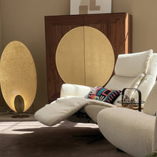 Laden Sie das Bild in den Galerie-Viewer, Scholtissek LUNA – Geschirrschrank astiger Nussbaum | vergoldeter Kreis | 150×180×42 cm
