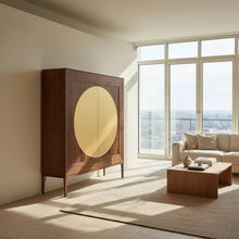 Laden Sie das Bild in den Galerie-Viewer, Scholtissek LUNA – Geschirrschrank astiger Nussbaum | vergoldeter Kreis | 150×180×42 cm
