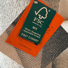 Laden Sie das Bild in den Galerie-Viewer, FSC‑Label am Sits Felix Schlafsofa – zertifiziertes Holz aus verantwortungsvoller Forstwirtschaft.
