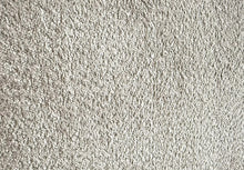 Laden Sie das Bild in den Galerie-Viewer, Nahaufnahme des Bezugsstoffs Poppy light grey am Sits Felix – weiche, griffige Chenille‑Struktur.
