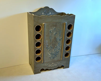 Sprenger Weinspensa aus Tanne Altholz im Landhausstil – Ausstellungsstück mit 10 Flaschenöffnungen