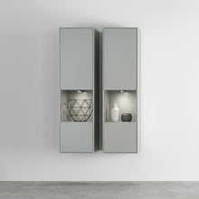 Laden Sie das Bild in den Galerie-Viewer, Sudbrock Game 68 Wohnwand im Ambiente – Designmöbel Hängevitrinen im Detail
