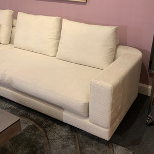 Gerundete Armlehne des Violetta Sofas Belisa – elegantes Design in hochwertigem Stoff