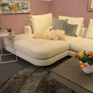Gemütliches Ecksofa Violetta Belisa in Offwhite mit Longchair links – Ausstellungsstück bei Möbel Zeppenfeld
