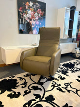 Laden Sie das Bild in den Galerie-Viewer, Relaxsessel Aneta von Violetta, 5‑Stern‑Fuß schwarz, Oliv‑Leder, Relaxfunktion
