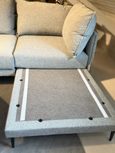 Laden Sie das Bild in den Galerie-Viewer, Alva Sofa Detailansicht Unterbau für das Einstecken der Rückenlehnen
